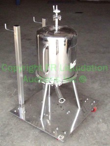 lot 2 image: Cuno food grade stainless steel fluid purification tank model 12ZPC1