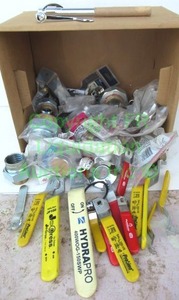 lot 24 image: Brass valves, valve handles and connectors as shown