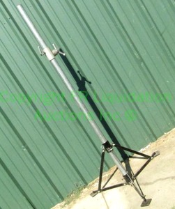 lot 120 image: Industrial tri-pod stand approx. 6ft tall