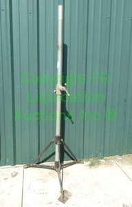 lot 238 image: Industrial tri-pod stand approx. 6ft tall