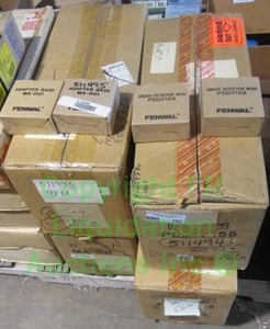 lot 202 image: Fenwall smoke detector heads and adapter bases, 4 boxes full