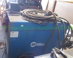 lot 192 image: Miller Deltaweld 450 constant potential DC arc welding machine plus accessories