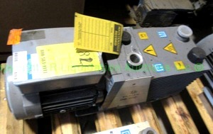 lot 184 image: Varian DS-402 rotary vane vacuum pump