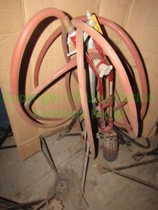 lot 279 image: Belchfire gas & compressed air torch with hose and Industrial tri-pod stand