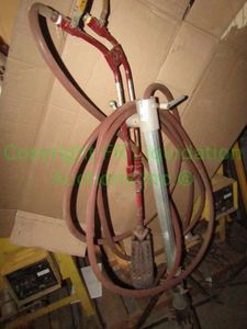 lot 281 image: Belchfire gas & compressed air torch with hose and Industrial tri-pod stand