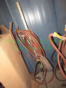 lot 283 image: Belchfire gas & compressed air torch with hose and Industrial tri-pod stand