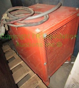 lot 306 image: C & D Ferro Five Industrial battery charger