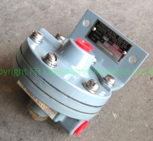 lot 351 image: Moore products pneumatic relay model 66BA3