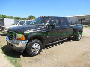 lot 4 image: 2002 Ford F350 dual rear wheel 4x4, 7.3 litre power stroke diesel V8, pick up truck, VIN - 1FTWW33FX1EC56421