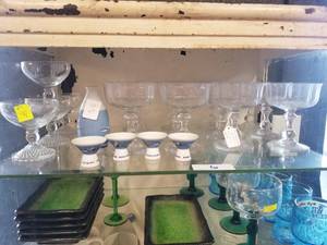 lot 6 image: Shelf contents