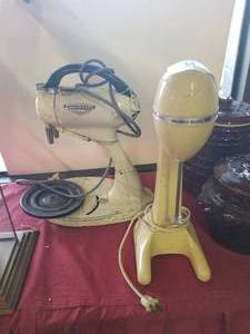 lot 4 image: Vintage Hamilton beach mixer