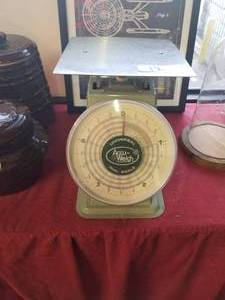 lot 12 image: Scale