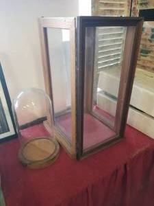 lot 11 image: Display cases