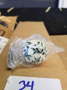 lot 34 image: Ceramic cabinet handle knobs