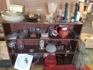 lot 48 image: Contents of shelfs