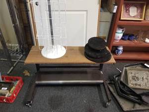 lot 63 image: Display rack