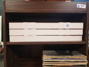 lot 81 image: Under cabinet lights