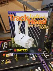 lot 141 image: Track lighting