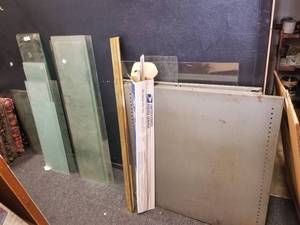 lot 159 image: Glass for shelfs