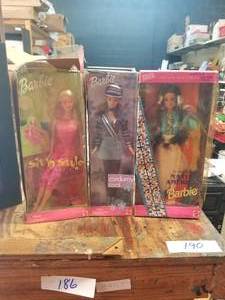lot 190 image: Barbie dolls