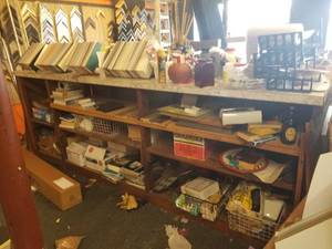 lot 199 image: Shelf lot