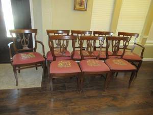 lot 2 image: VINTAGE RWAY NORTHERN FURNITURE COMPANY MAHOGANY DINING TABLE CHAIRS(8). TWO WITH ARM RESTS SIX WITHOUT (1 ARM CHAIR HAS BEEN REPAIRED AND 1 SEAT NEEDS ATTENTION BUT STILL LOOKS FINE) MATCHES LOT 1