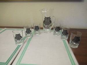 lot 8 image: VINTAGE LIBBEY OWL DESIGN JUICE GLASSES (6) AND PITCHER