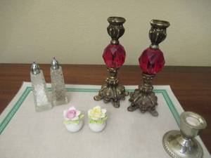 lot 19 image: VINTAGE DENTON ROSE SALT AND PEPPER SHAKERS, GLASS SALT AND PEPPER SHAKERS, RED GLASS CANDLE HOLDERS AND 1 PLATED CANDLE HOLDER