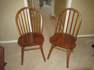 lot 27 image: ASHLEY FURNITURE COMPANY HOOP BACK CHAIRS WITH CHERRY HICKORY FINISH