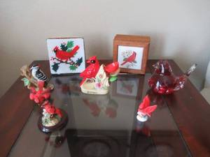 lot 28 image: CARDINAL COLLECTIBLES INCLUDING COASTERS, KEEP SAFE BOX, PAPER WEIGHT, CERAMIC MEASURING CUPS, 2 CARDINAL CERAMIC MINATURES AND WOODPECKER MINATURE