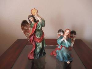 lot 29 image: CERAMIC ANGELS UNMARKED