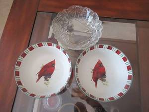 lot 44 image: 2 LENOX WINTER GREETING EVERYDAY CARDINAL BY CATHERINE McCLUNG AND SMALL SERVING DISH