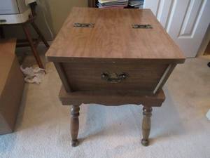 lot 63 image: VINTAGERETRO SOLID WOOD END TABLE WITH STORAGE 17 12 X 21 X 22