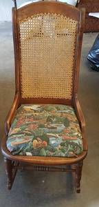 lot 152 image: Vintage Wooden Rocking Chair