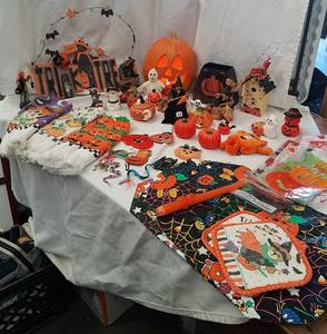 lot 162 image: Halloween Decor