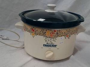 lot 170 image: Rival Crock-Pot