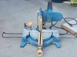 lot 155 image: Sliding Compound Miter Saw