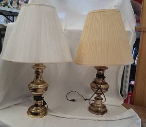 lot 187 image: 2 Brass-look Lamps