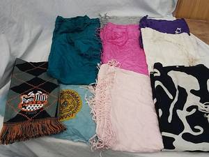 lot 191 image: Assorted Scarves