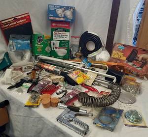 lot 205 image: Assorted Home Hardware Items