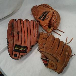 lot 207 image: 3 Baseball Mitts