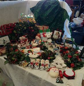 lot 211 image: Christmas Dcor