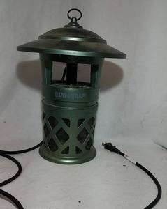 lot 215 image: Dynatrap Bug Zapper