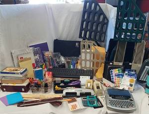 lot 234 image: Generous Quantity of Office Items