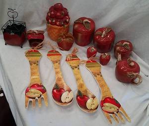 lot 247 image: Assorted Apple Items