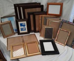 lot 250 image: Generous Quantity of Picture Frames