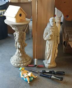 lot 258 image: Garden Items