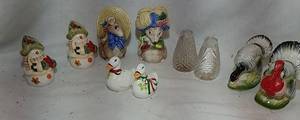 lot 260 image: Salt &amp Pepper Shakers