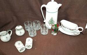 lot 280 image: Christmas Kitchenware