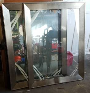 lot 290 image: 2 Large Picture Frames